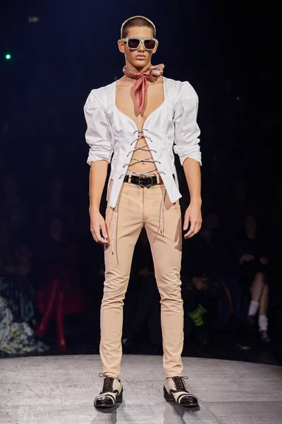 Look 8